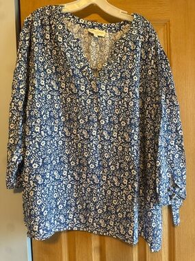 Cynthia Rowley Blue and White Floral V-Neck Tunic